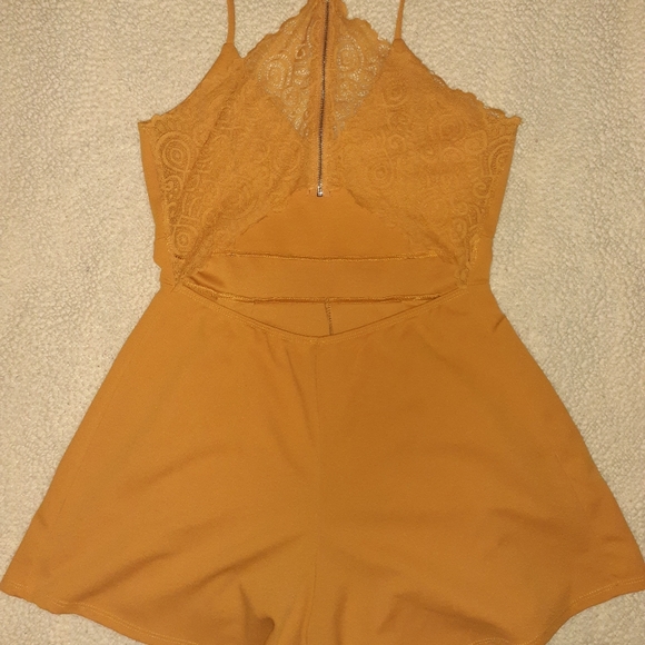 Windsor Orange Romper. Size Large - Picture 2 of 5
